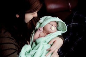 Cómo bañar a un bebé recién nacido?